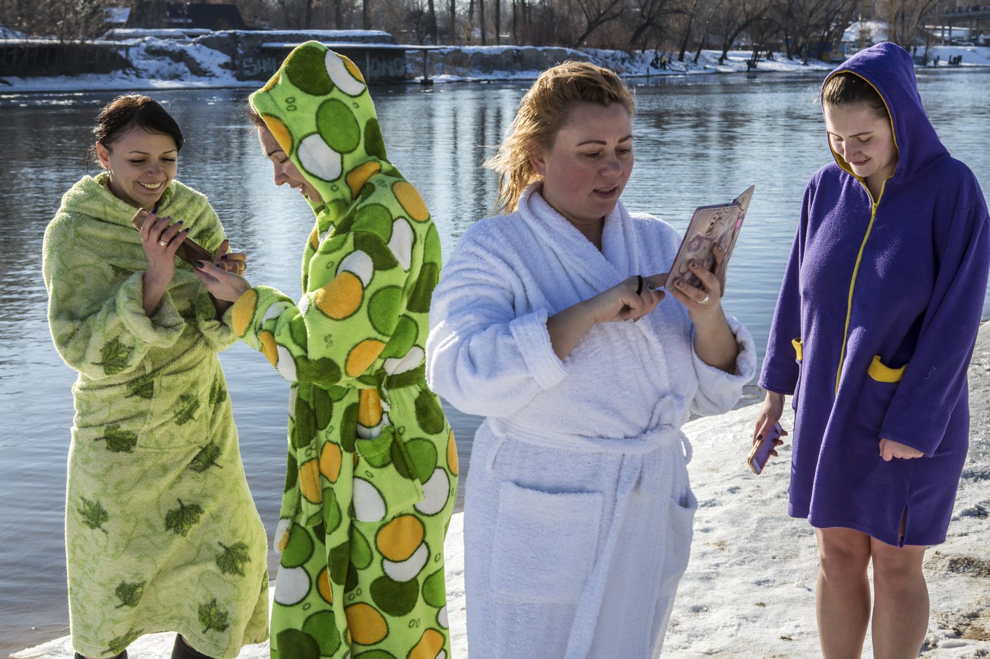 Лікар розповів, чи справді купання в холодній воді корисне для здоров'я